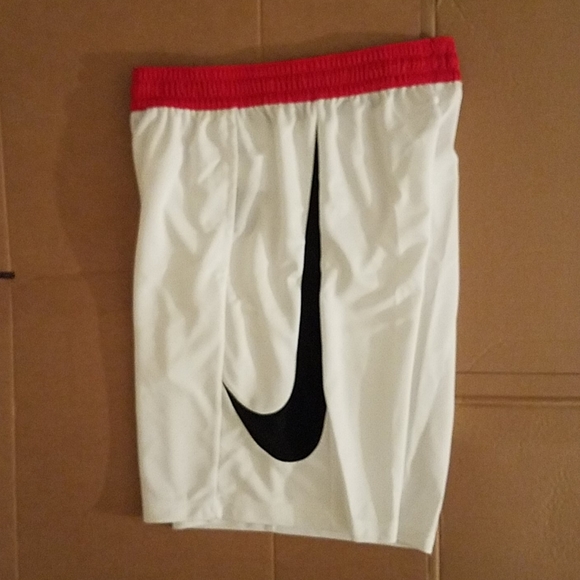 Nike Dri-Fit shorts with red draw string - Picture 2 of 3